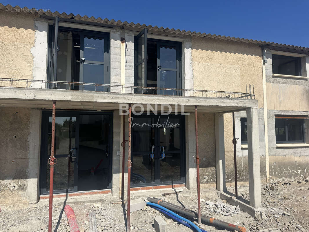 Locaux de 26 m2  Nouveau POLE MEDICAL PERTUIS ZAC Saint Martin - photo 3