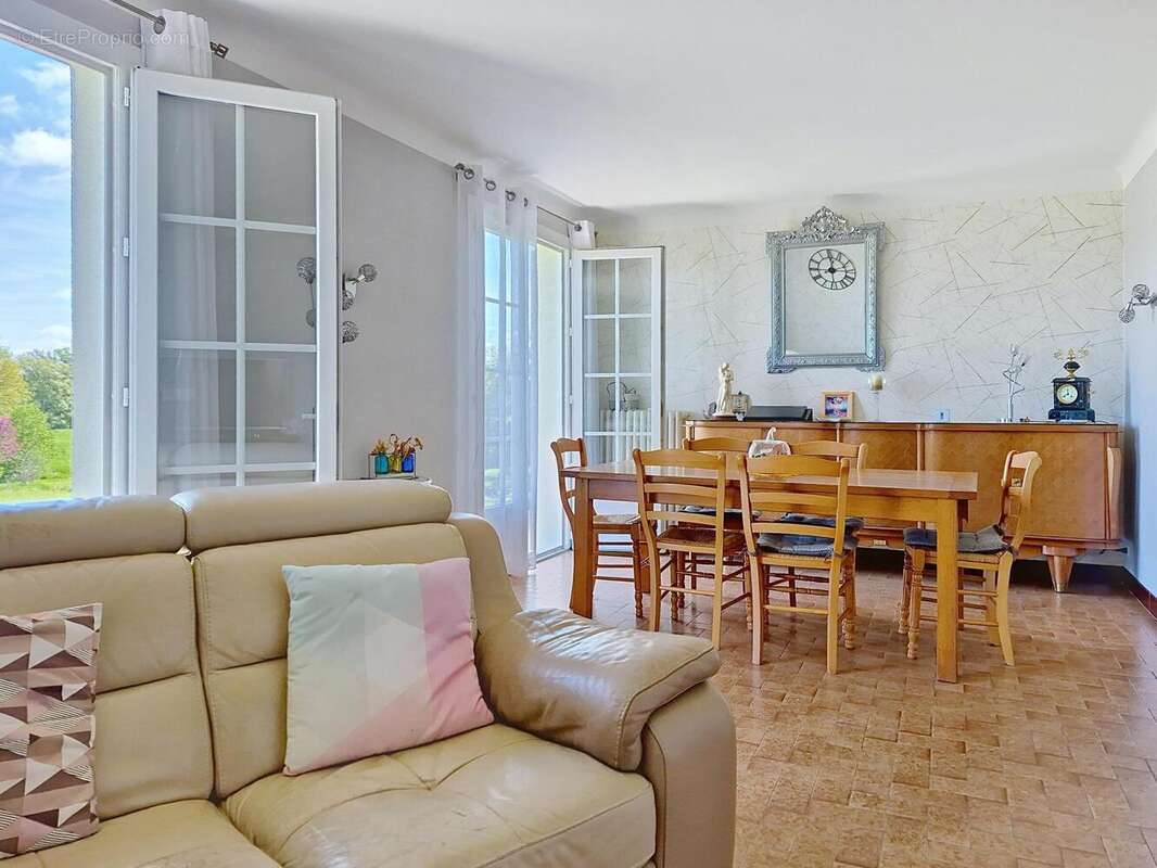 Maison 121 m² à Guesnes  - photo 4