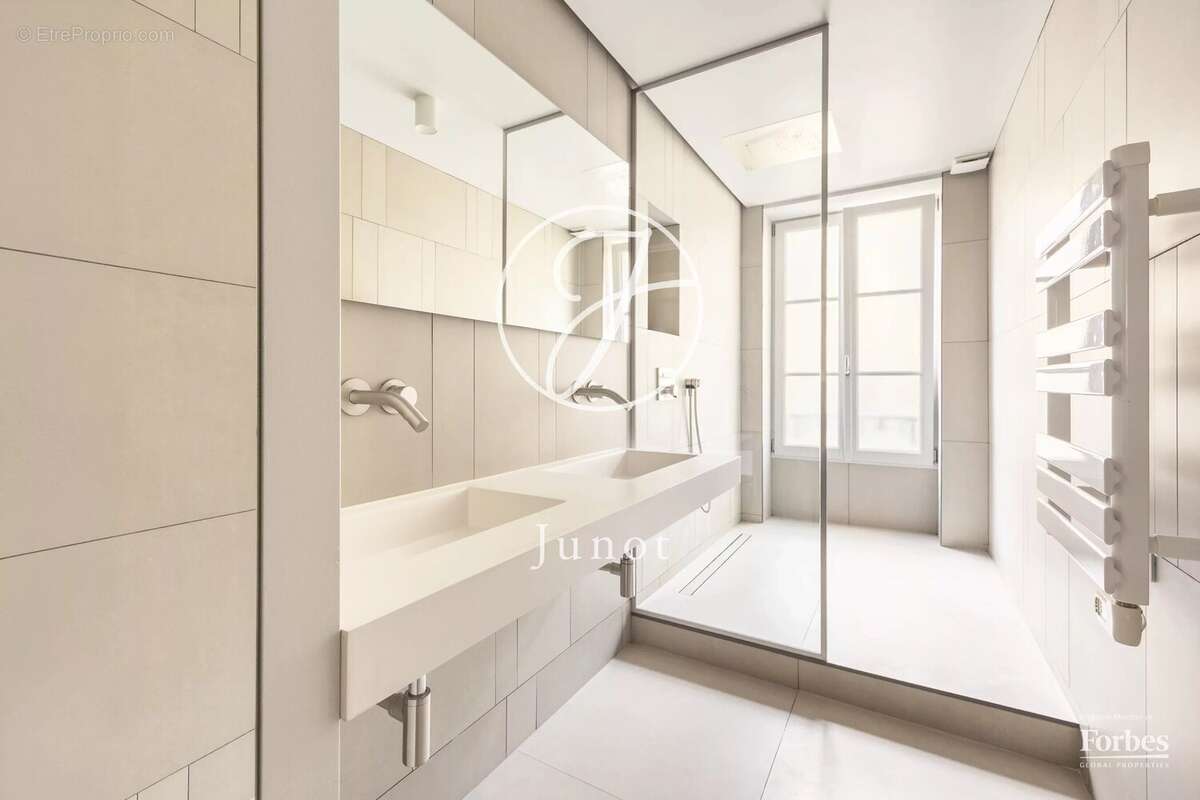 Appartement à PARIS-3E
