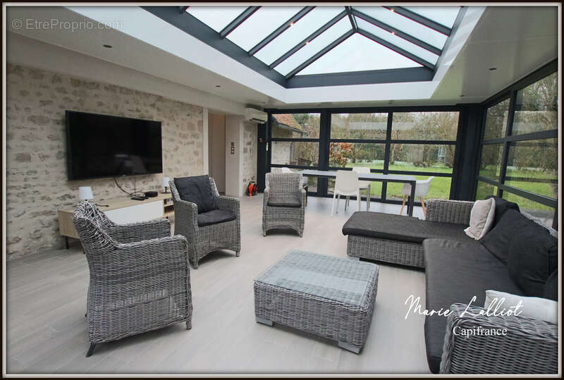 Propriété Pierres apparentes, 242m², 5 chambres, Dortoir enfant et mezzanine, Loiret, Piscine, Jacuzzi, Terrain de tennis, Garag - photo 25