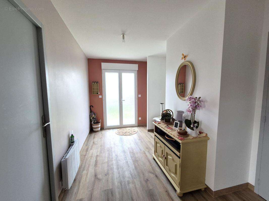 Maison à MARSEILLES-LES-AUBIGNY