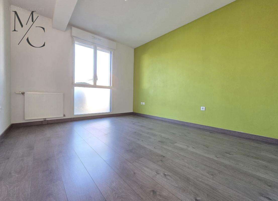 Appartement à BEAUZELLE