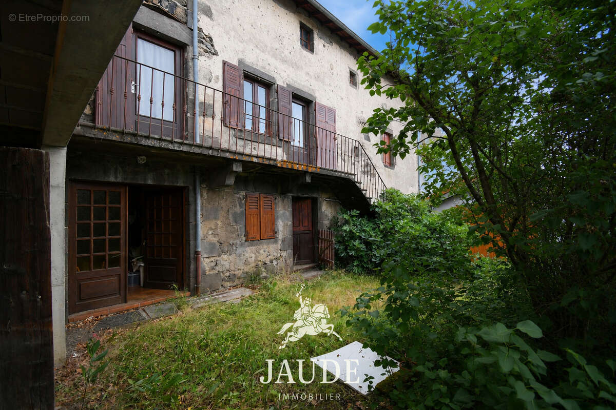Maison de bourg avec GRANGES, garage et jardin   70 route du Puy de Dôme, La Font de l’Arbre, Orcines - photo 12