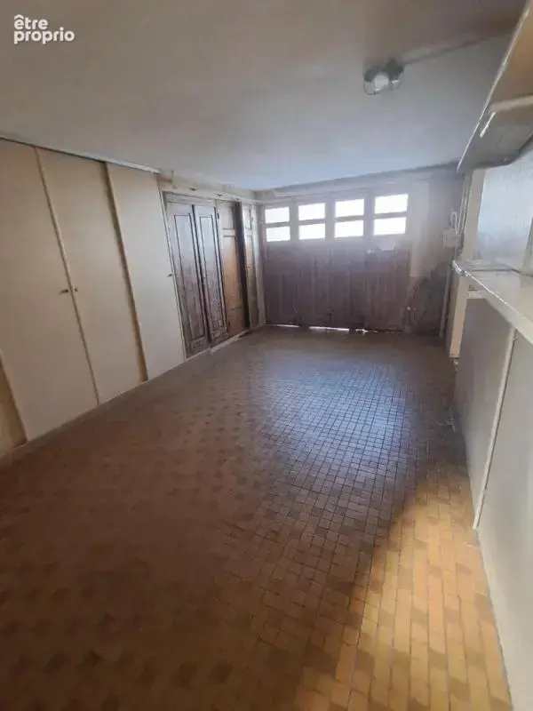 QUARTIER MADELEINE , maison type Leroi-Haricot en bon état général avec garage , jardin et parking - photo 9