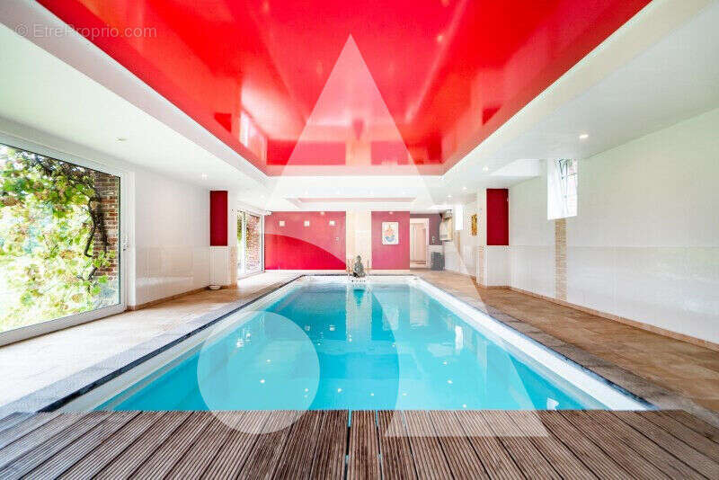 Maison à TAISNIERES-SUR-HON