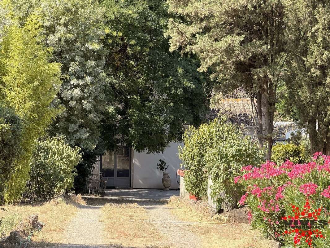 Maison de campagne pleine de charme sur 1768m2 - photo 3