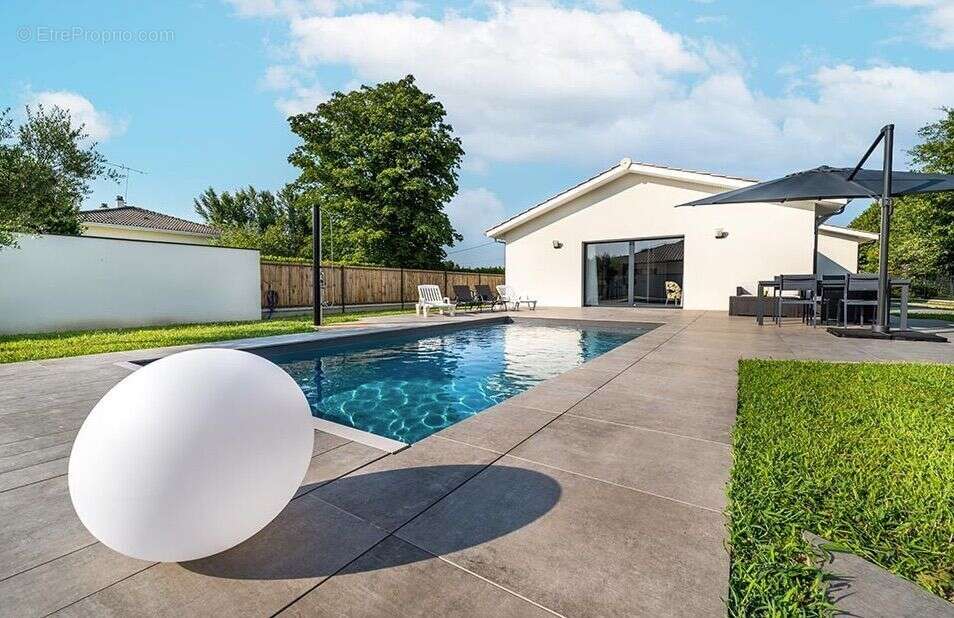 Terrain à MONTLIEU-LA-GARDE