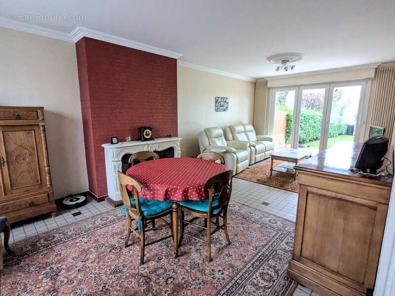 Maison à NEUVILLE-EN-FERRAIN