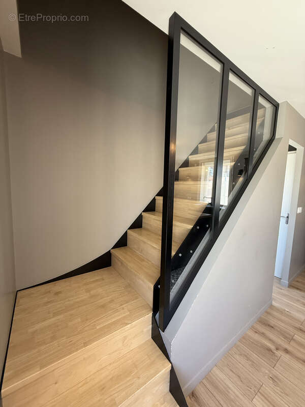 Appartement T4 en Duplex avec terrasse - photo 3