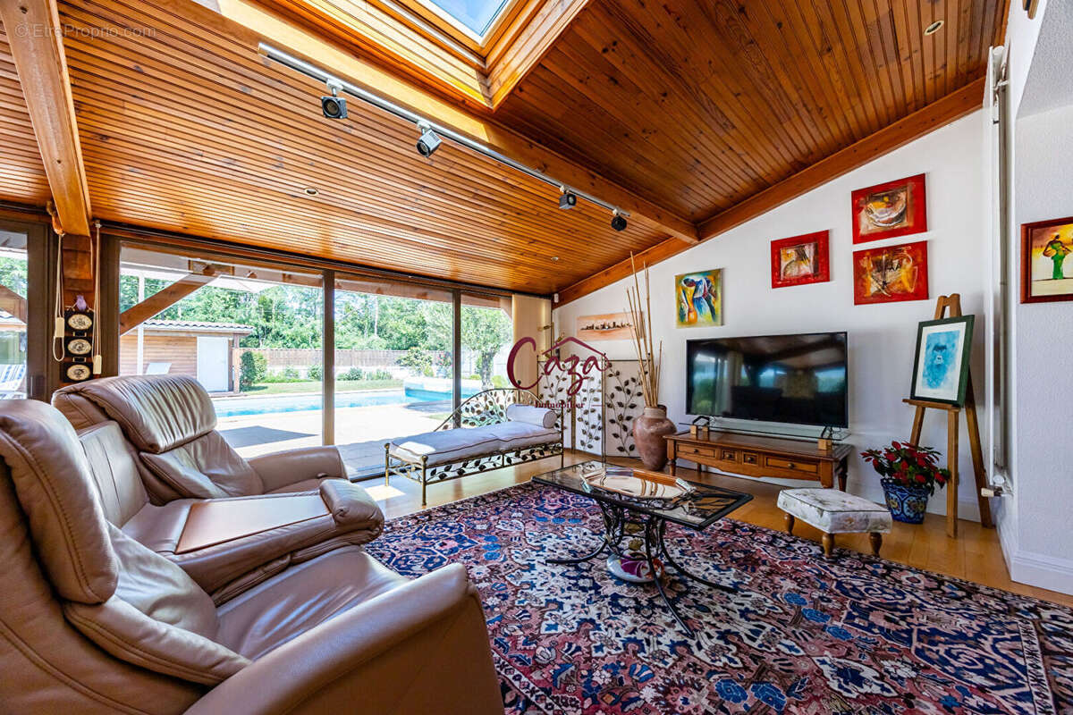 Maison familiale avec piscine , grand garage et studio indépendant MONTUSSAN - photo 10