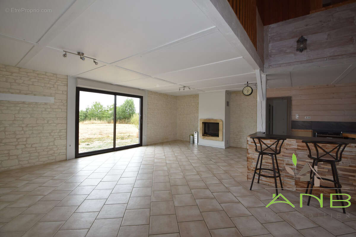 Maison 154 m² à Saint-Sornin  - photo 3