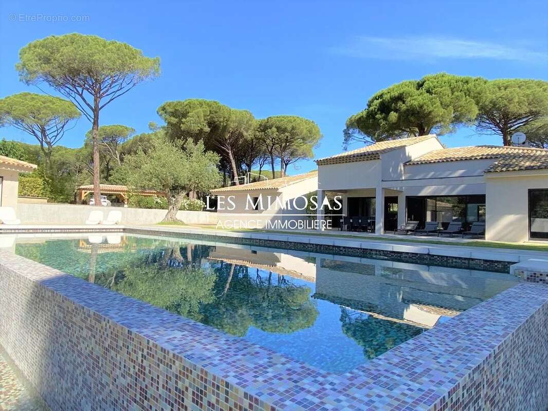 Maison à ROQUEBRUNE-SUR-ARGENS