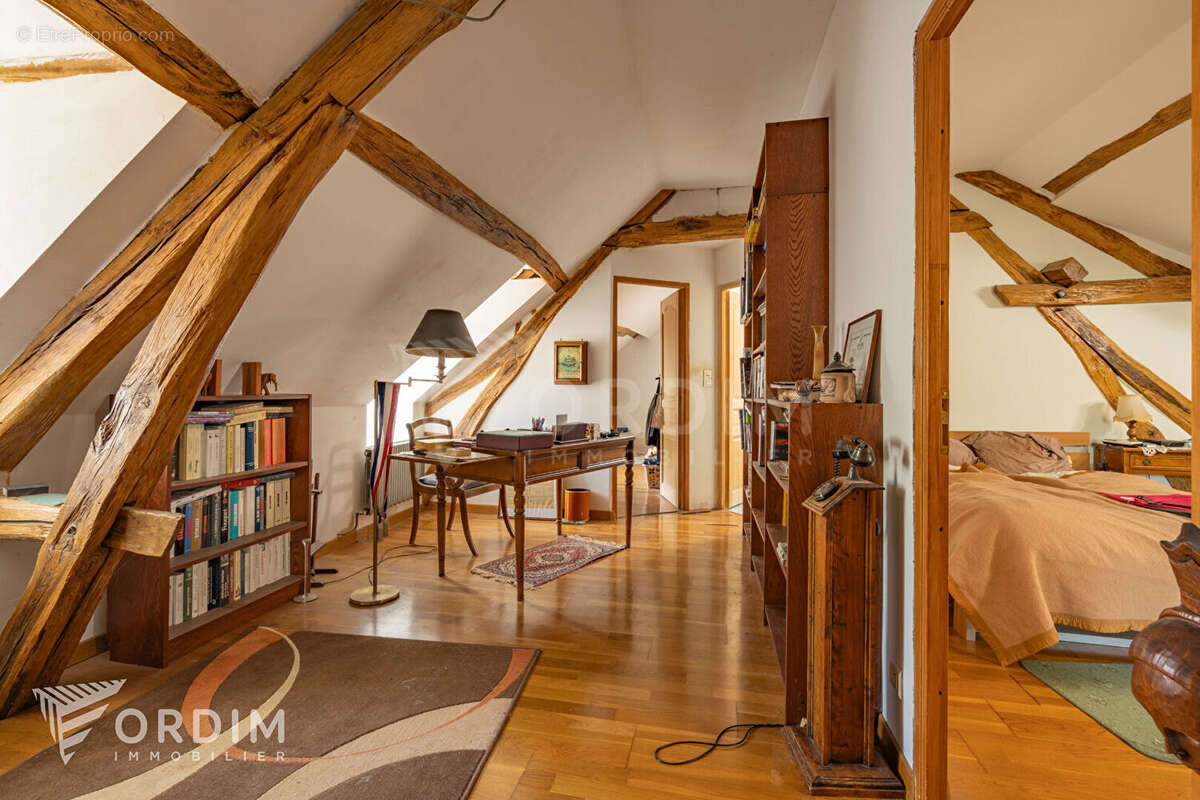 Rare à Saint-Sauveur-en-Puisaye : propriété de charme avec maison d'amis, dépendances et jardin clos. - photo 4