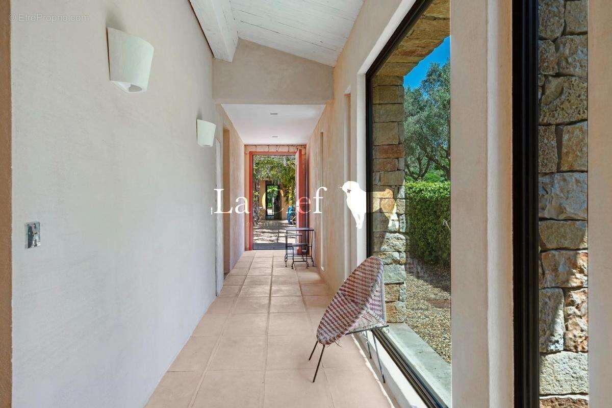 Maison à ROQUEBRUNE-SUR-ARGENS