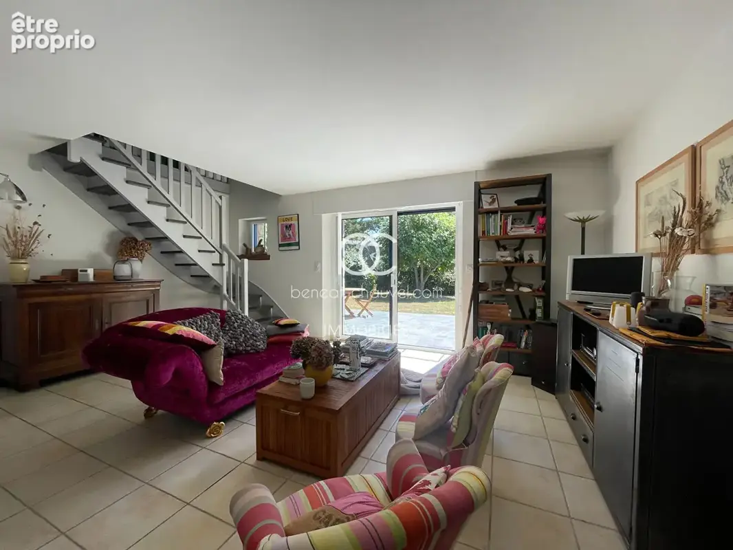 ARZON BOURG - Maison de caractère avec grand jardin ! - photo 3
