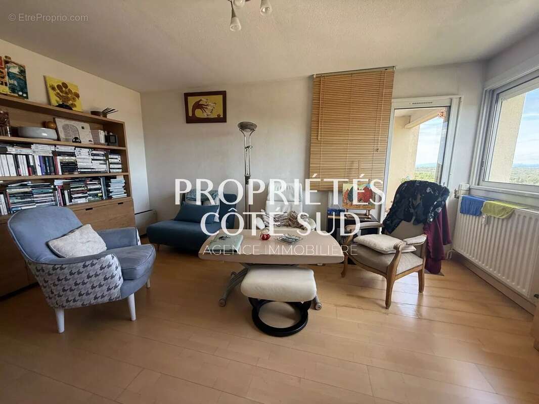Appartement à VILLENEUVE-LES-AVIGNON