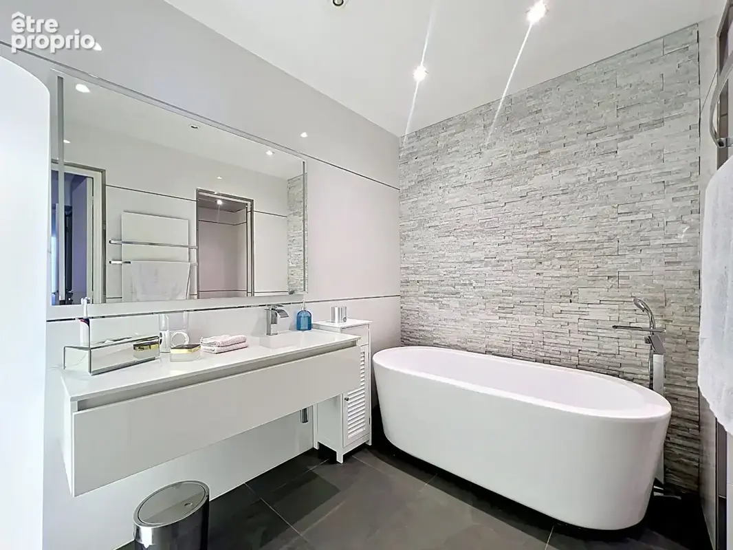 URGENT - Superbe appartement de standing aux beaux volumes - photo 12