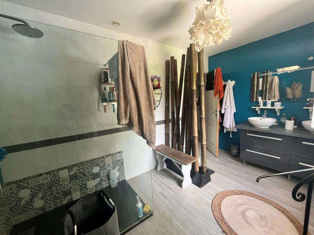 Maison à TERRASSON-LAVILLEDIEU