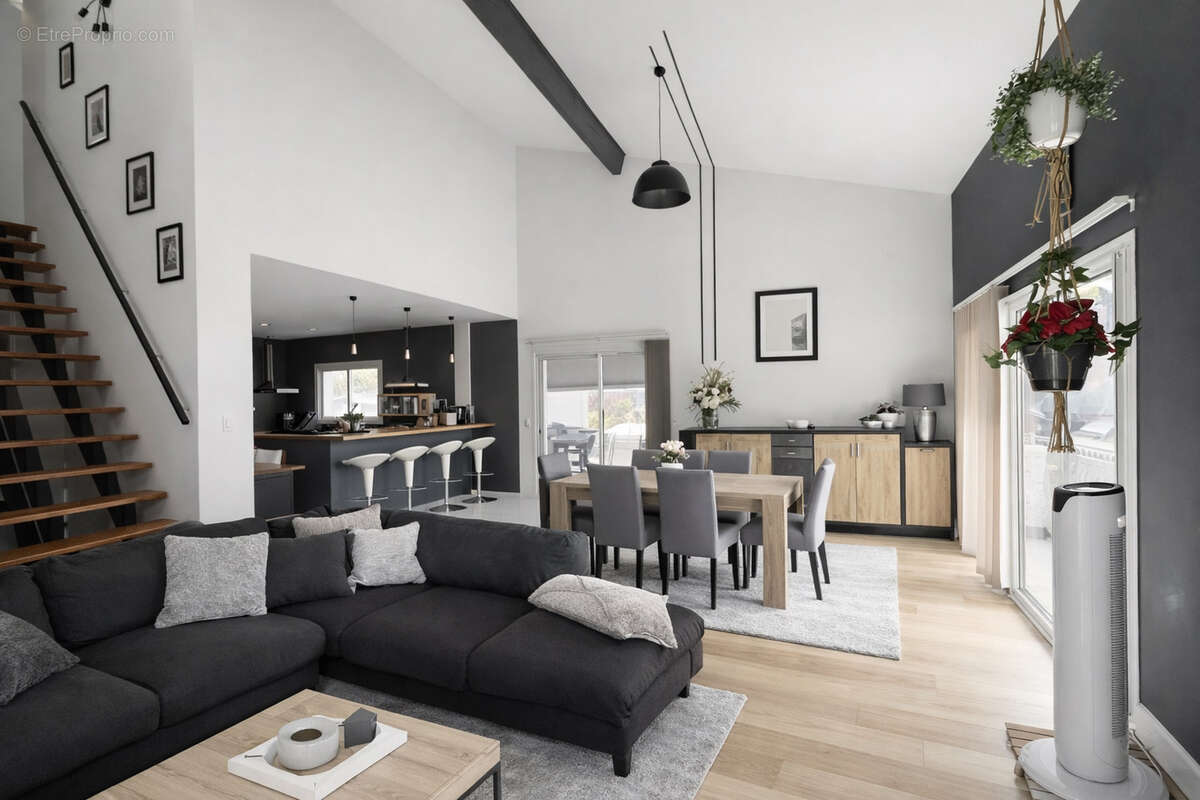 Idéalement située maison de 145m2 avec piscine - photo 5