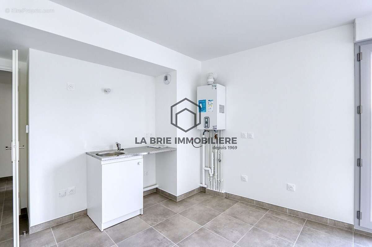 Appartement 50 m² à Chennevieres-Sur-Marne  - photo 9
