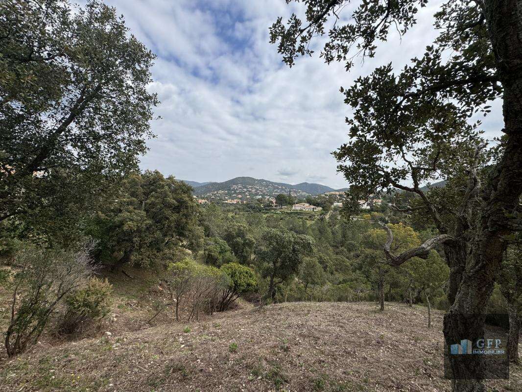 Terrain à LA LONDE-LES-MAURES
