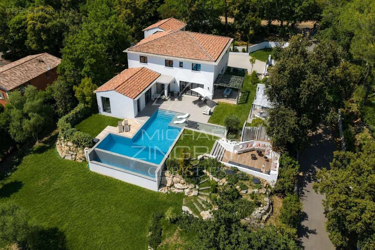 Maison à ROQUEFORT-LES-PINS