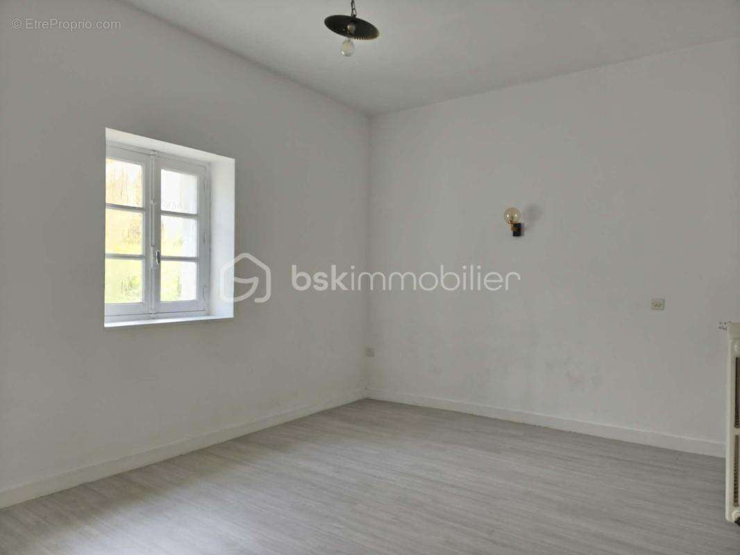 Maison à LASSAY-LES-CHATEAUX