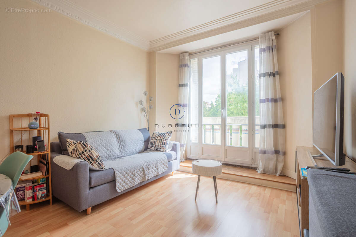 Appartement à COURBEVOIE
