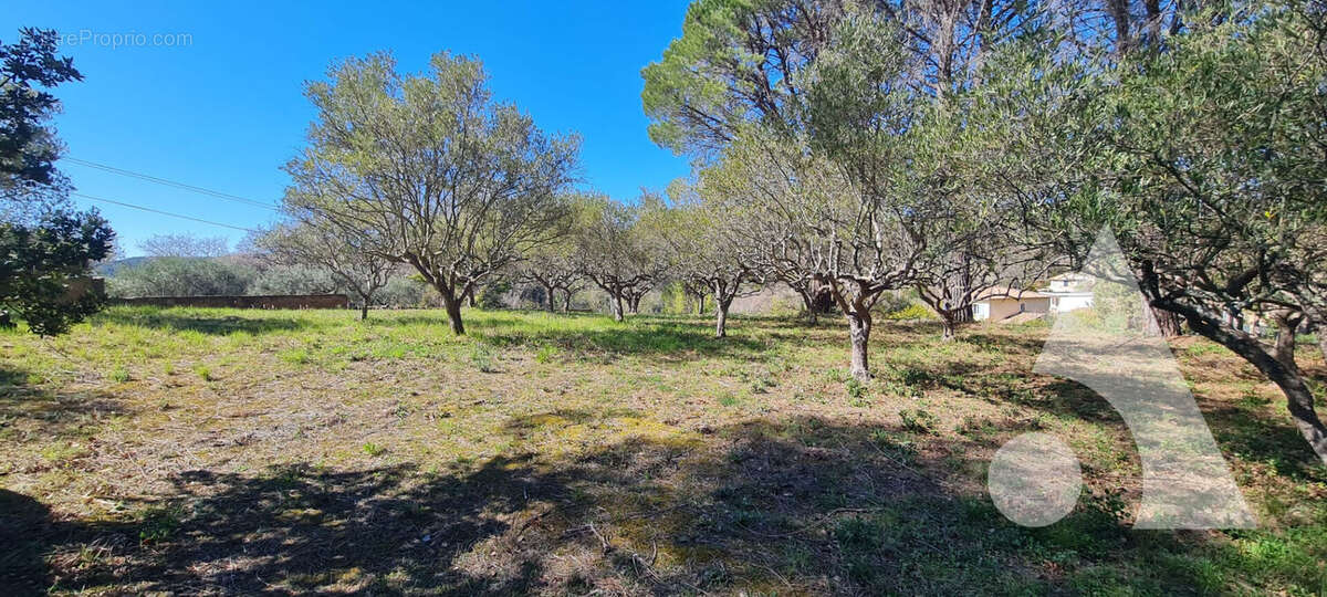 Terrain à SALERNES