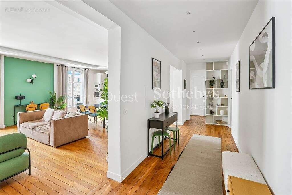Appartement à NEUILLY-SUR-SEINE