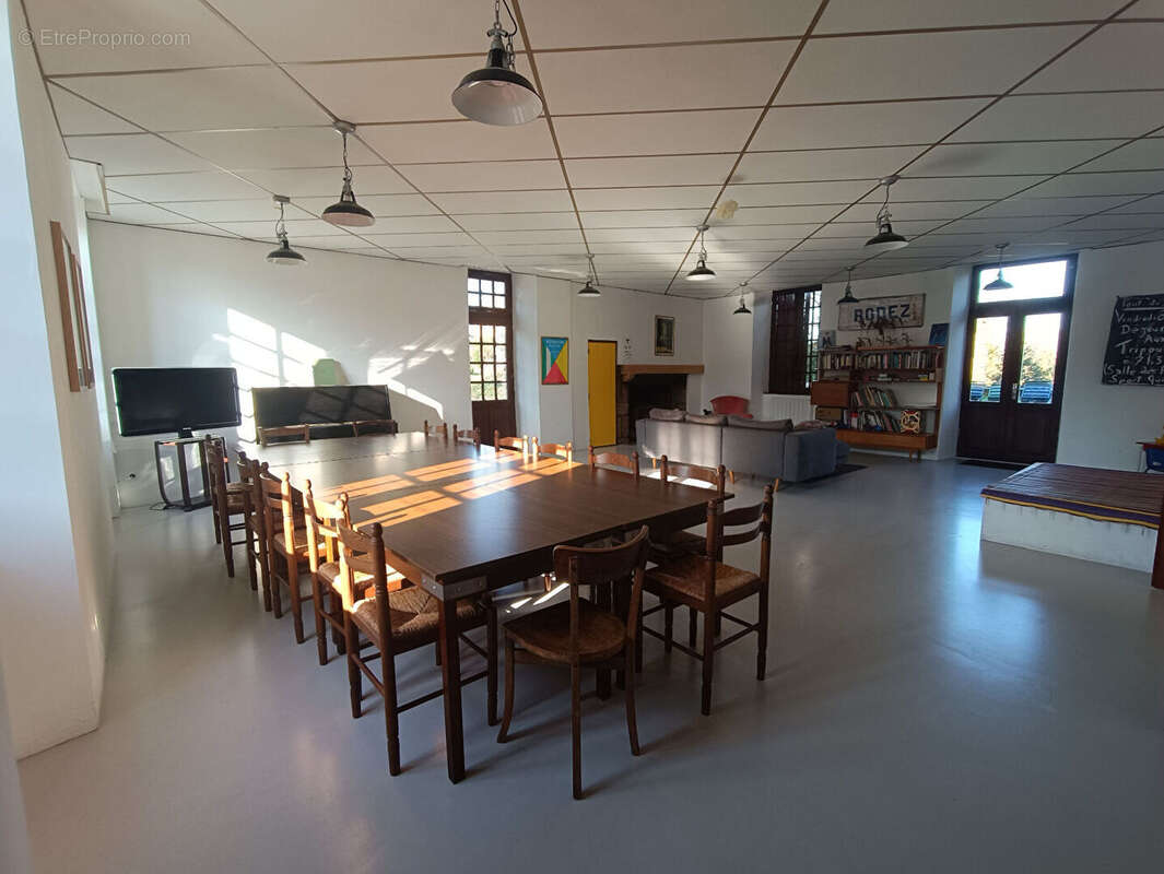 Immeuble commercial - Salles-Curan - photo 5