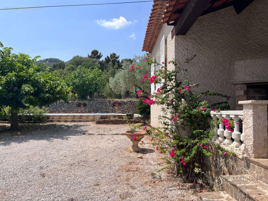 Maison à LE REVEST-LES-EAUX