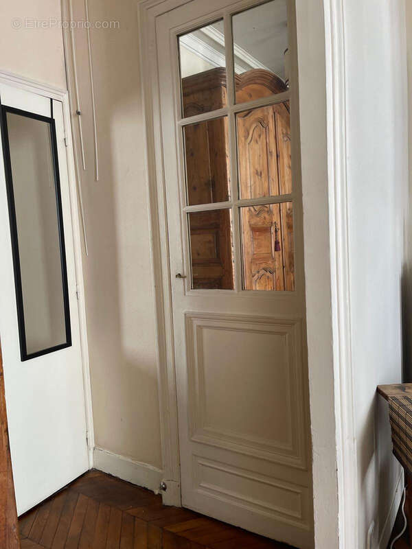 Appartement à PARIS-1E