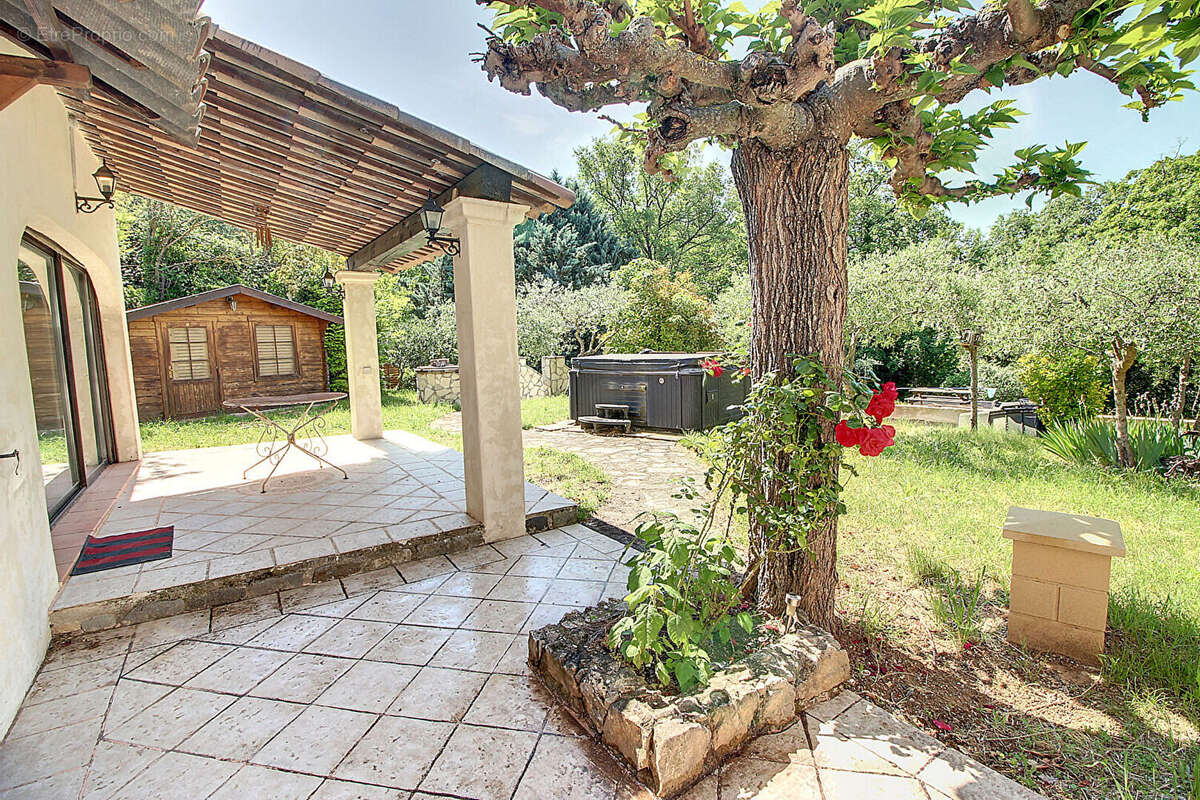 Maison à VILLECROZE