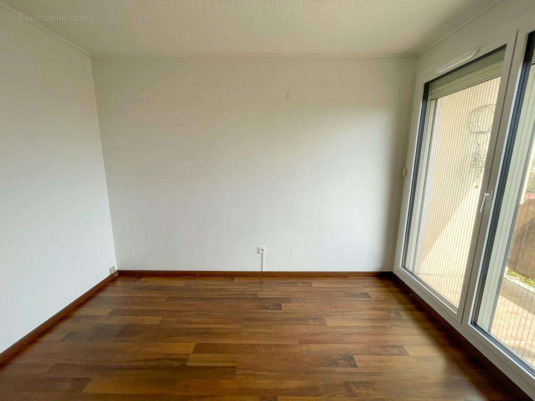 Appartement à BEAUZELLE