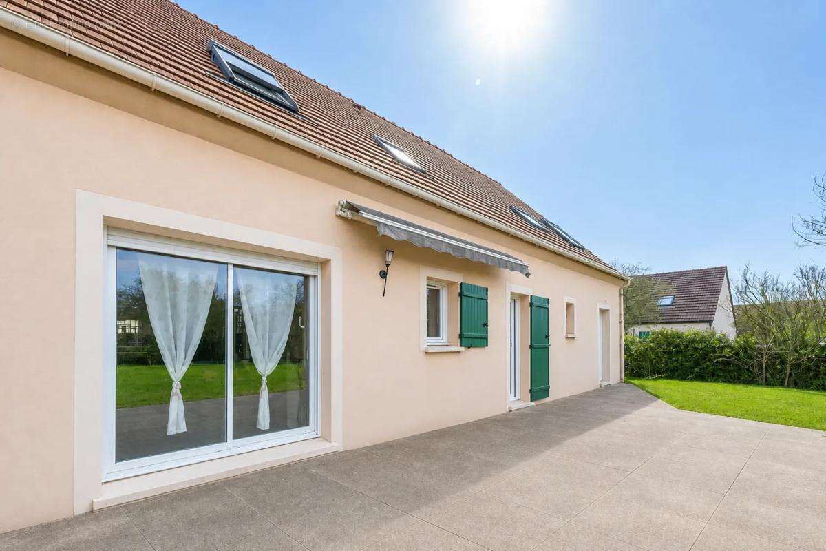 Maison familiale moderne de 200 m² avec jardin spacieux - photo 4