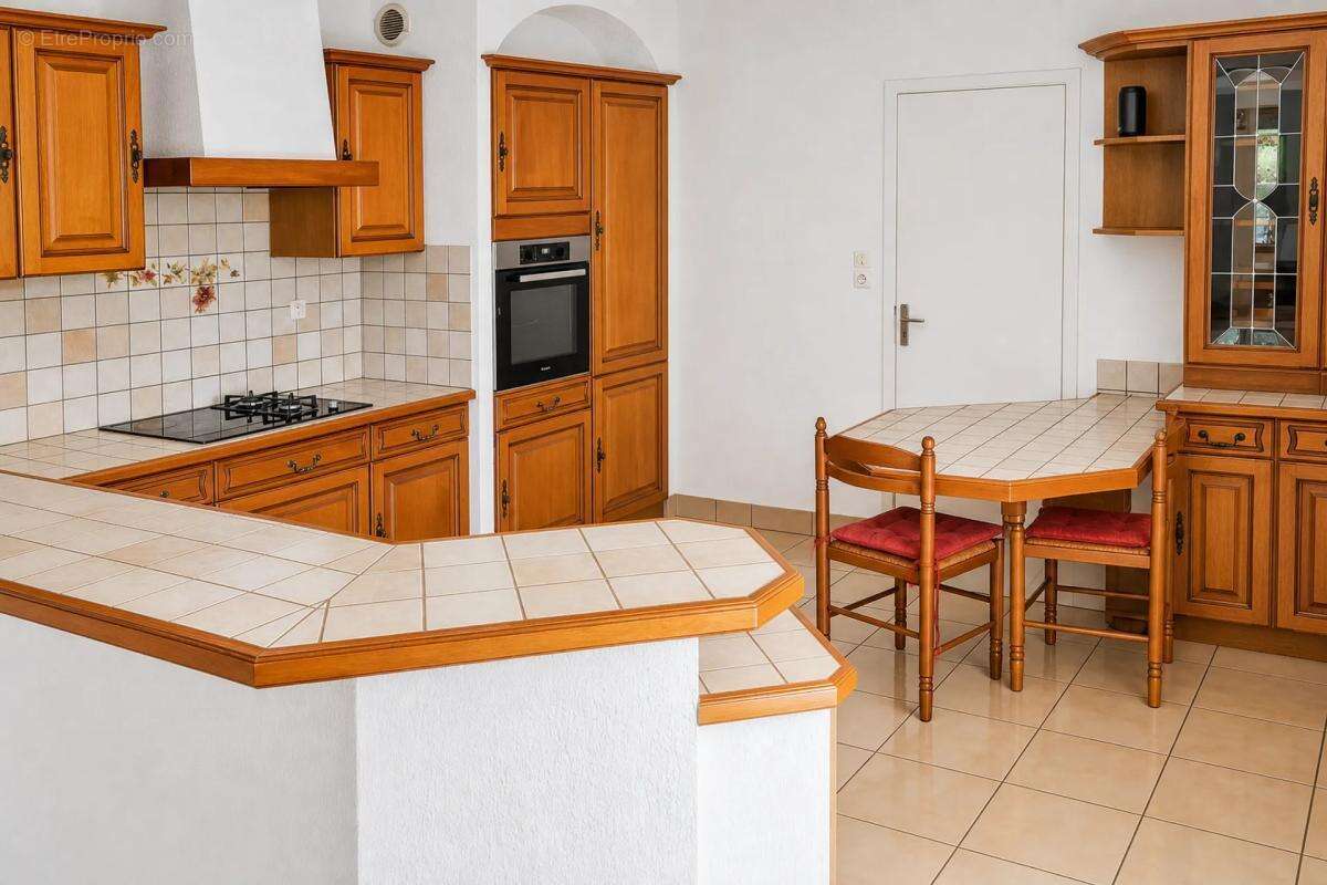 Maison de 7 pièces de 212 m² à Le Poinçonnet - photo 4