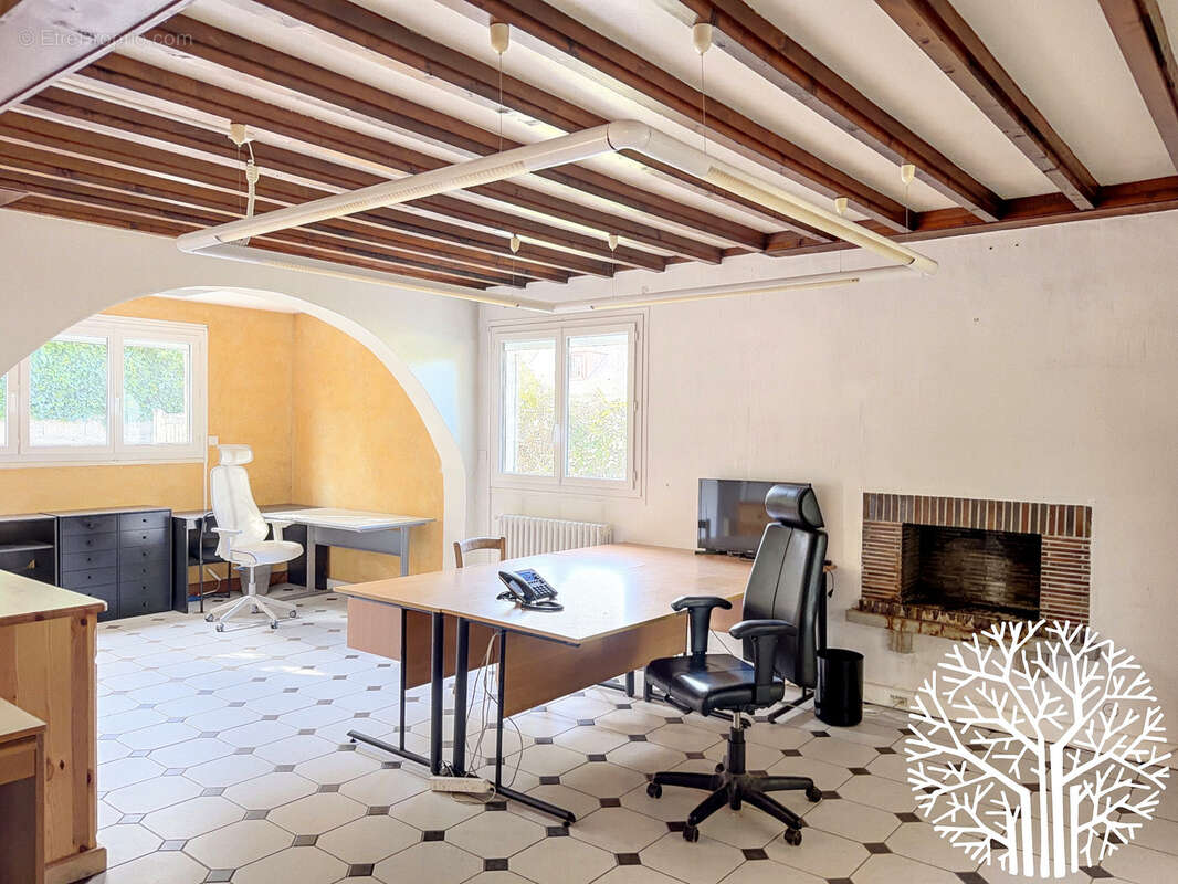 Bureaux idéalement situés   proche a6   accès rapide paris   visibilité exceptionnelle   transformable en habi - photo 6