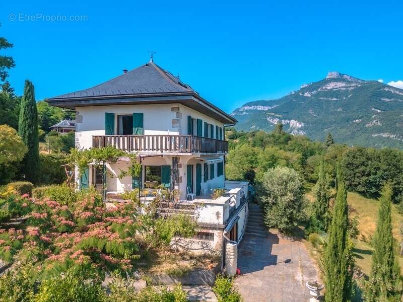 Maison à BASSENS