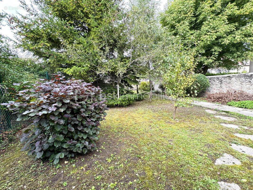 Maison à FONTENAY-LE-VICOMTE