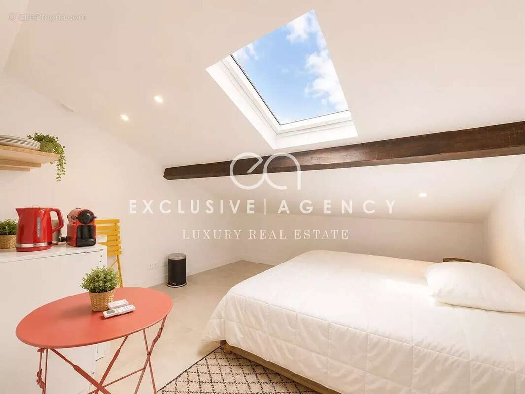 Cannes suquet vente 4 studios entierement renovés - photo 8