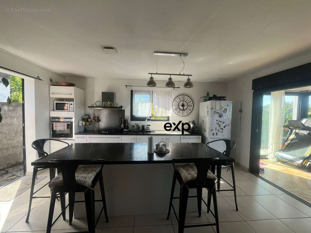 Maison 110 m² à Saint-Pierre  - photo 7