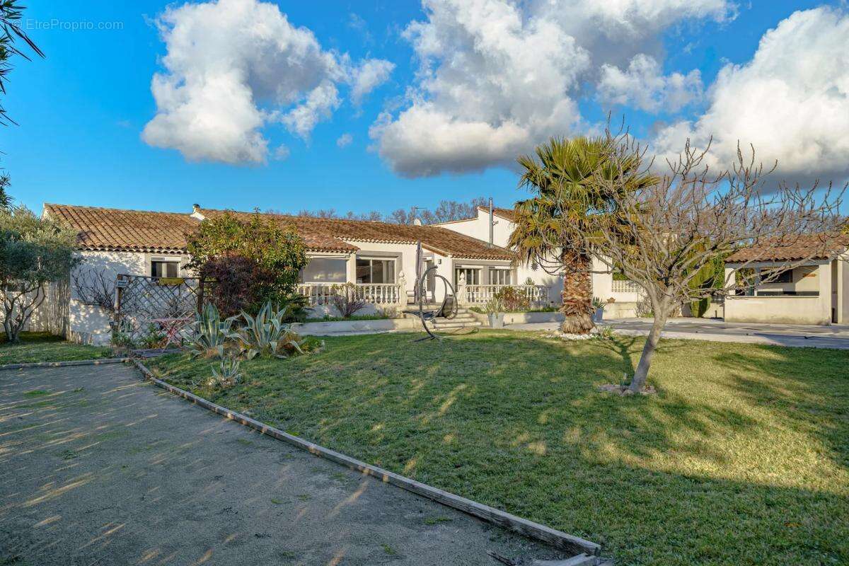 Maison à PELISSANNE