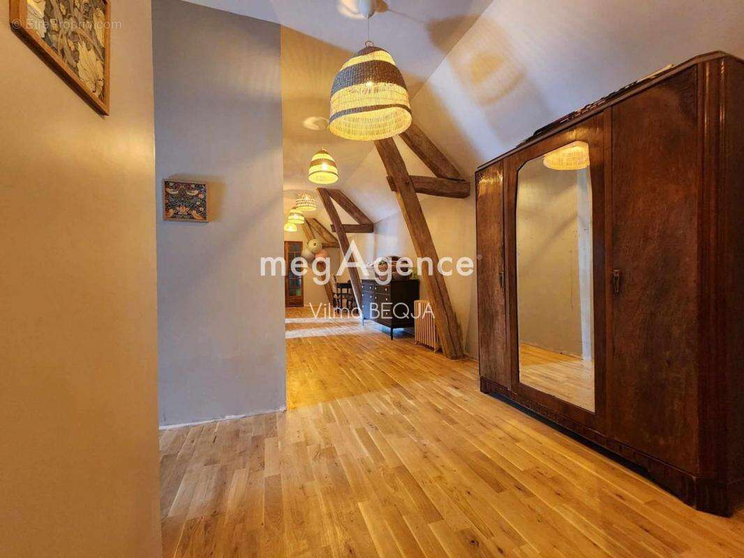 Maison à VILLENEUVE-L&#039;ARCHEVEQUE