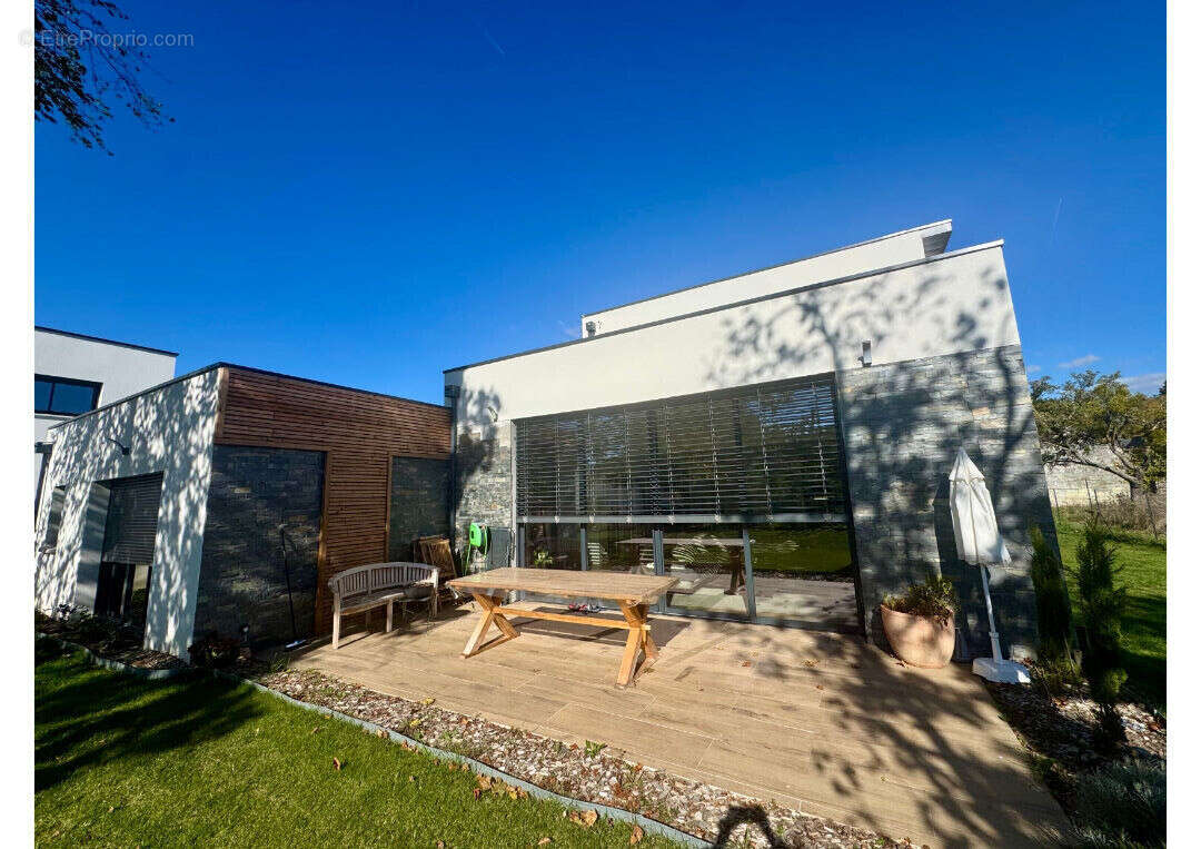 Maison à SAINT-BARTHELEMY-D&#039;ANJOU