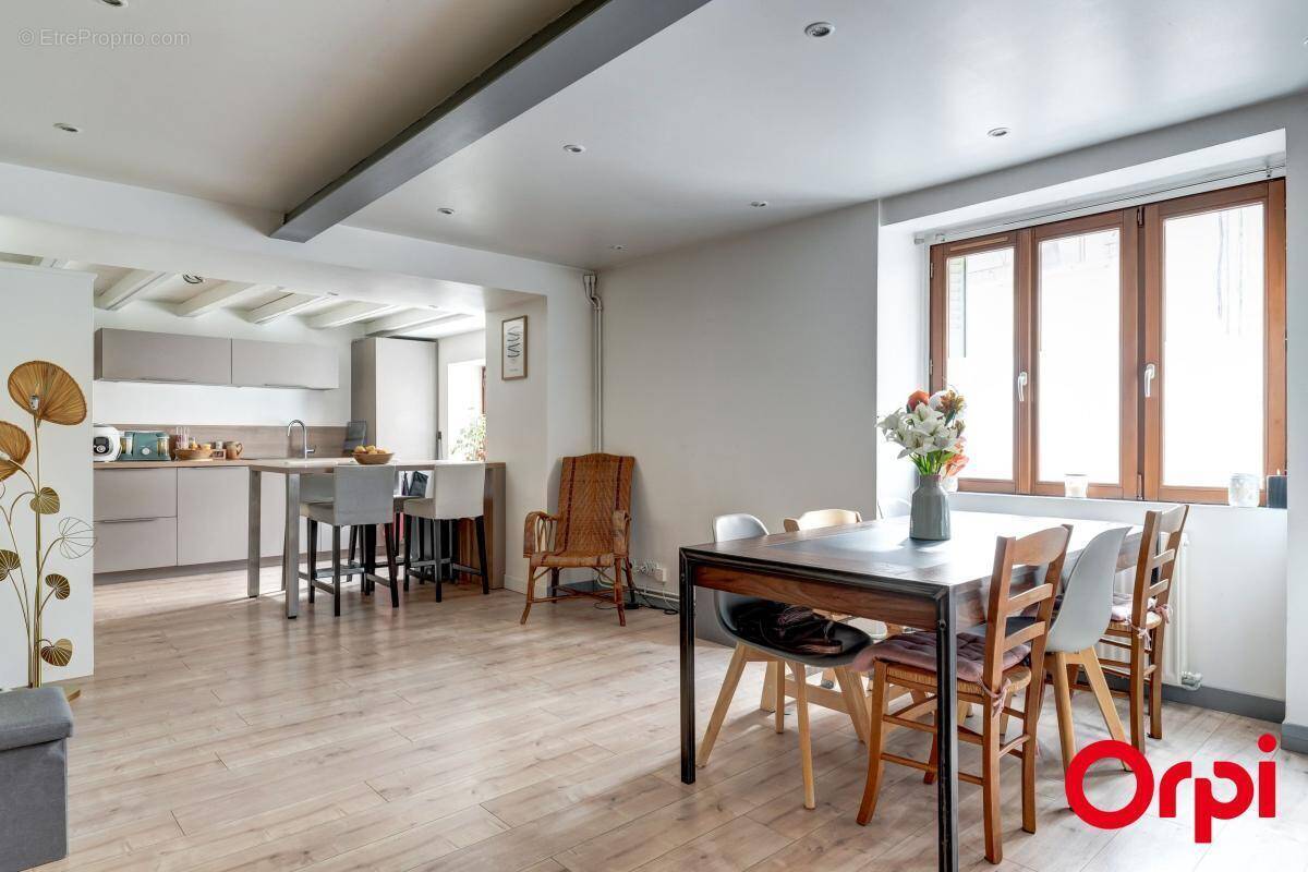 Maison à GREZIEU-LA-VARENNE