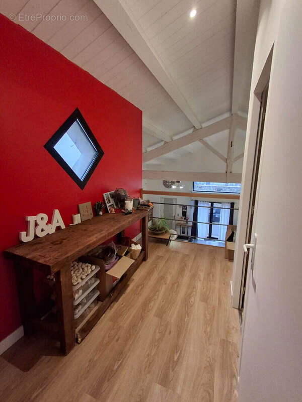 Maison à SAINT-CYR-DU-DORET