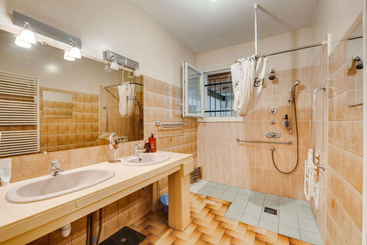 Maison à CASTELGINEST