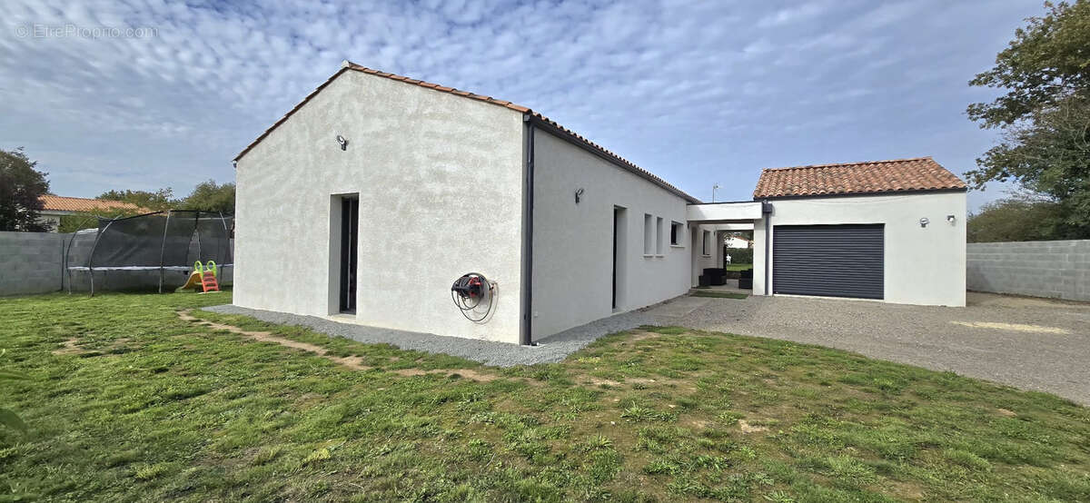 Maison à MOUTIERS-LES-MAUXFAITS