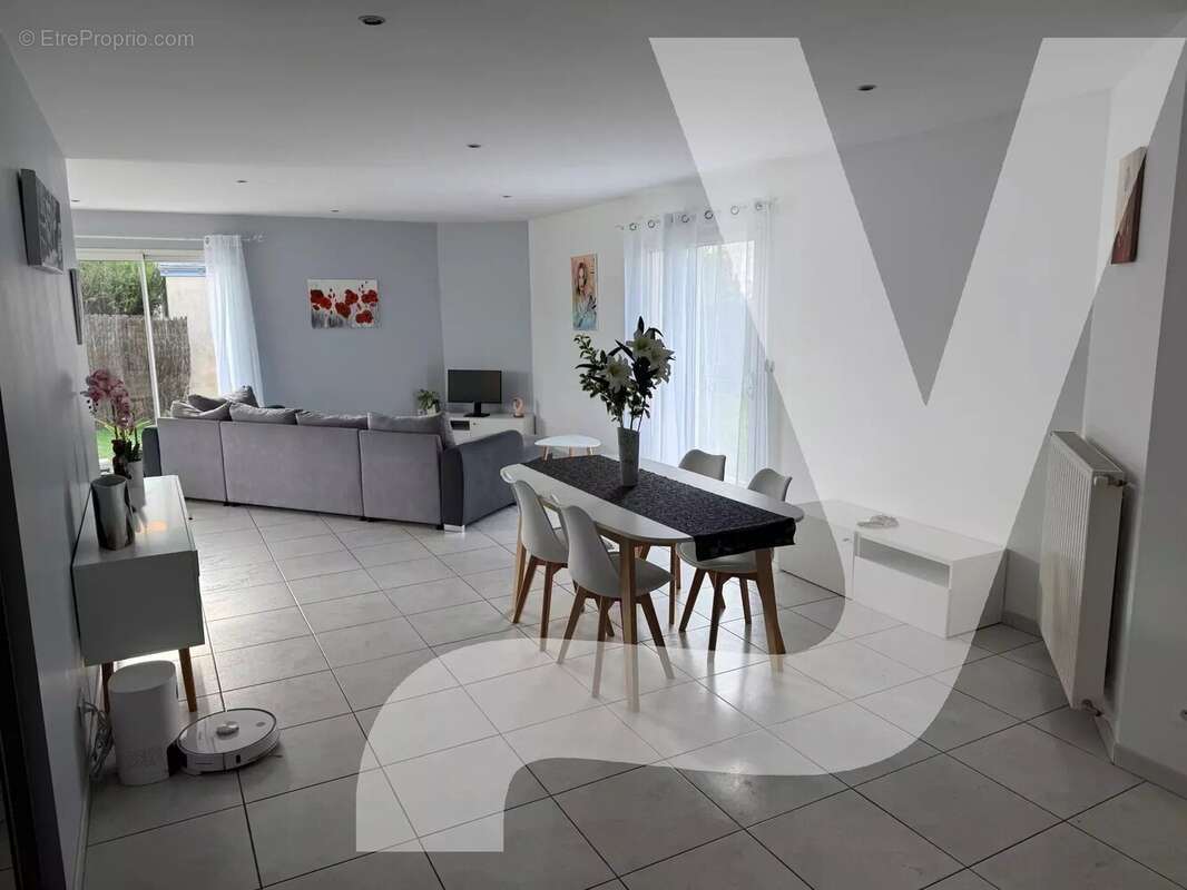 Maison à TREILLIERES